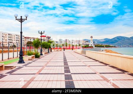 Argine nel centro della città di Novorossiysk. Novorossiysk è il porto principale sul Mar Nero a Krasnodar Krai, Russia. Foto Stock