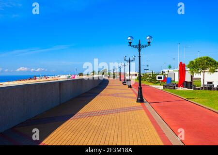 Imeretinsky spiaggia terrapieno nella città di Sochi in Krasnodar Krai, Russia Foto Stock