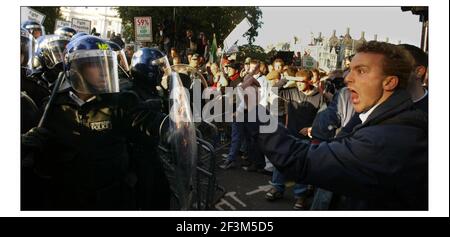 Manifestanti alla demo pro hunting nello squarePHOTOGRAPH del Parlamento BY DAVID SANDISON 15/9/2004 Foto Stock