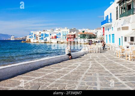 La piccola Venezia quartiere della città di Chora, Mykonos isola in Grecia Foto Stock