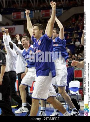 BASKETBALL - EUROPEAN CHAMPIONSHIP 2009 - KATOWICE (POL) - 19/09/2009 - PHOTO : HERVE BELLENGER / DPPI SLOVENIA V SERBIA - CELEBRATION SERBIA Foto Stock