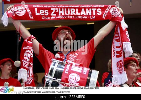 BASKETBALL - OPEN LFB 2009 - PARIS (FRA) - 26/09/2009 - PHOTO : HERVE BELLENGER / DPPI VILLEUNEUVE D'ASCQ V ARMENTIERES - VILLENEUVE'FAN Foto Stock