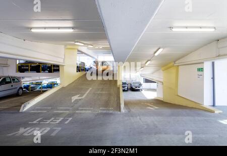 Leeds Woodhouse Car Park, Leeds. Willmott Dixon hanno ampiamente ristrutturato il Woodhouse parcheggio auto in Leeds Leeds City Council. Foto Stock