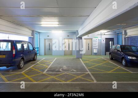 Leeds Woodhouse Car Park, Leeds. Willmott Dixon hanno ampiamente ristrutturato il Woodhouse parcheggio auto in Leeds Leeds City Council. Foto Stock