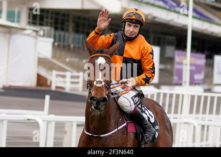 Aidan Coleman festeggia dopo aver messo il bollitore per vincere la Betway Queen Mother Champion Chase durante il secondo giorno del Cheltenham Festival all'ippodromo di Cheltenham. Data immagine: Mercoledì 17 marzo 2021. Foto Stock