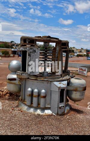 Coober Pedy, SA, Australia - 14 novembre 2017: Veicolo di un ex film di fantascienza ambientato nel villaggio minerario opale dell'Australia Meridionale, Foto Stock