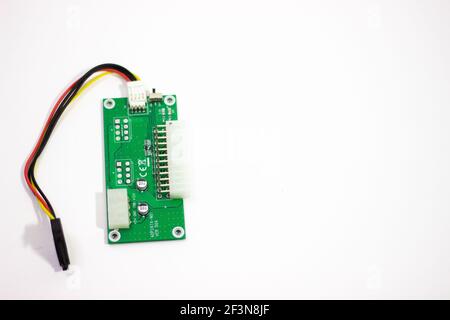 Sincronizzatore di alimentazione. Dispositivo per la raccolta di aziende minerarie. Scheda di estrazione. Microcircuito per il collegamento della scheda video. Foto Stock