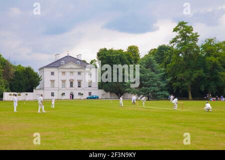 Marble Hill House è una villa palladiana costruita nel parco nel 18 ° secolo vicino a Richmond per una padrona di re Giorgio II Foto Stock