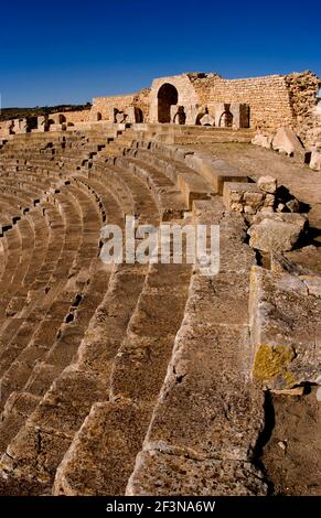 Dougga, o Thugga, è un'antica città romana che è un sito patrimonio dell'umanità dell'UNESCO. Foto Stock