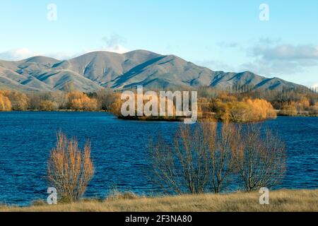 Vista sul braccio di Wairepo del lago Ruataniwha, Twizel, Isola del Sud, Nuova Zelanda Foto Stock