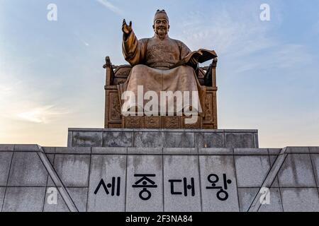 Seoul, Corea del Sud. 30 maggio 2017. Statua di Re Sejong, Gwanghwamun Plaza a Seoul, Corea del Sud. Foto Stock