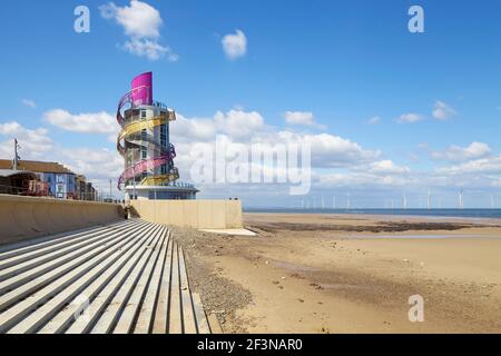 Molo verticale, Redcar. Willmott Dixon ha costruito un nuovo molo verticale sull'Esplanade a Redcar per Redcar e Cleveland Council. Foto Stock