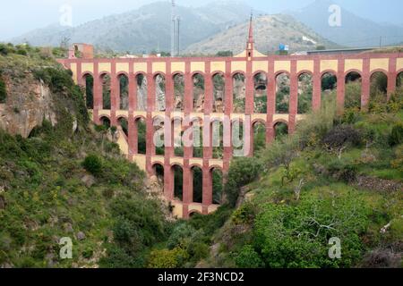 Puente de Aguilar disusato acquedotto, Nerja, Andalusia, Spagna | NESSUNO | Foto Stock