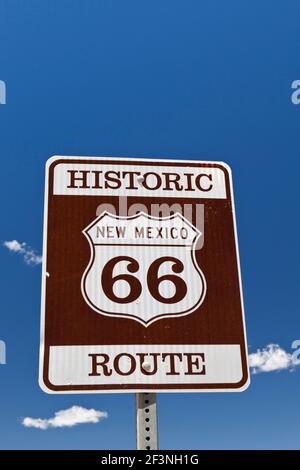 La storica Route 66 segno vicino a sovvenzioni, Nuovo Messico, Stati Uniti d'America. Foto Stock