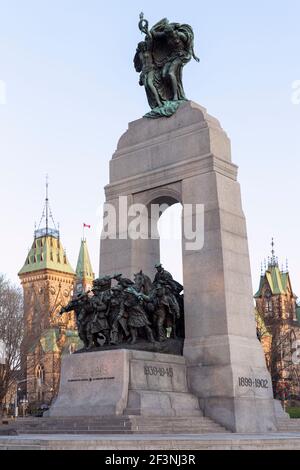 Canada, Ontario, Ottawa, National War Memorial, progettato da Vernon March Foto Stock