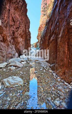 Australia, NT, Standley Chasm in McDonnell gamma parco nazionale Foto Stock