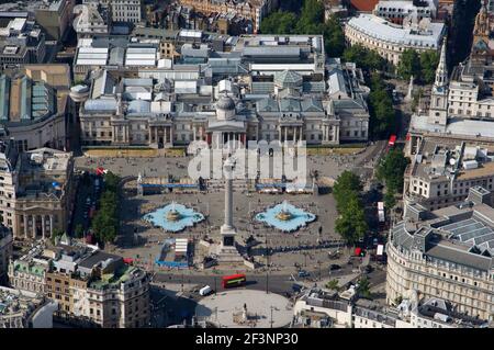 TRAFALGAR SQUARE, Londra. Una vista aerea della piazza che mostra la colonna di Nelson e la Galleria Nazionale. Foto Stock