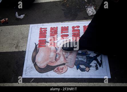 Musulmani Indonesia protestano contro i commenti di Macron sulle vignette del profeta Muhammad Foto Stock