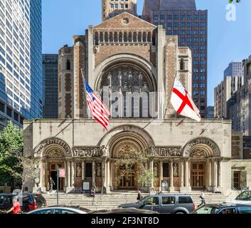 La chiesa episcopale romanica e bizantina di San Bartolomeo (1916-17), su Park Avenue a Manhattan, di Bertram G. Goodhue e le entrate di Stanfor Foto Stock