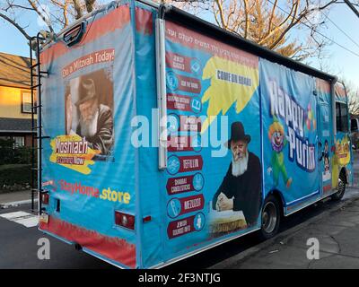 Mitzvah Tank, Happy Purim segno su camion, Queens, New York Foto Stock