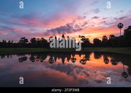 Angkor Wat a sunrise in Siem Reap, Cambogia. Foto Stock
