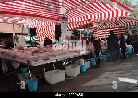 Bancarella mercato del pesce a Milano, Italia Foto Stock