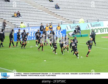 CALCIO - CAMPIONATO FRANCESE 2008/2009 - L1 - FC NANTES V OGC NICE - 18/04/2009 - ILLUSTRAZIONE BELLA GIOCATORI DURANTE FORMAZIONE - FOTO PASCAL ALLEE / FLASH PRESS Foto Stock