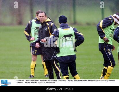 CALCIO - MISCS 2006/2007 - ALLENAMENTO FC NANTES - 14/02/2007 - MICHEL DER ZERKARIAN (NUOVO ALLENATORE DI NANTES) DURANTE L'ALLENAMENTO - FOTO PASCAL ALLEE / FLASH PRESS Foto Stock