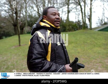 CALCIO - MISCS 2006/2007 - ALLENAMENTO FC NANTES - 14/02/2007 - JAPHET N'DORAM (NUOVO ALLENATORE DI NANTES) DURANTE L'ALLENAMENTO - FOTO PASCAL ALLEE / FLASH PRESS Foto Stock