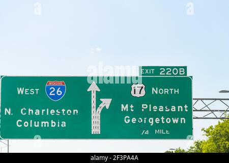 Segui le indicazioni stradali per l'uscita 220B per l'Interstate 26 direzione ovest verso North Charleston, Columbia e Mount Pleasant Georgetown sulla strada 17 direzione sud Foto Stock
