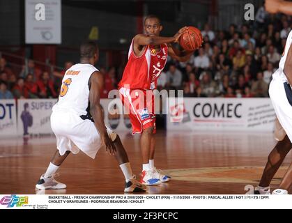 BASKETBALL - FRENCH CHAMPIONSHIP PRO A 2008/2009 - CHOLET (FRA) - 11/10/2008 - PHOTO : PASCAL ALLEE / HOT SPORTS / DPPI CHOLET V GRAVELINES - RODRIGUE BEAUBOIS / CHOLET Foto Stock