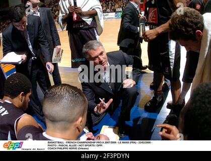 BASKETBALL - CAMPIONATO FRANCESE PRO A 2007/2008 - LE MANS (FRA) - 23/02/2008 - PHOTO : PASCAL ALLEE / HOT SPORTS / DPPI COACH PHILIPPE HERVE (ORLEANS) Foto Stock