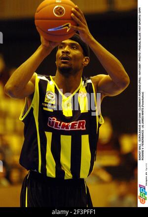 BASKET BALL - EUROLEGA 2007/2008 - CLERMONT-FERRAND (FRA) - 14/11/2007 - PHOTO : PASCAL ALLEE / HOT SPORTS / DPPI ROANNE V FENERBAHCE - (4) JAMES WHITE (FENERBAHCE) Foto Stock