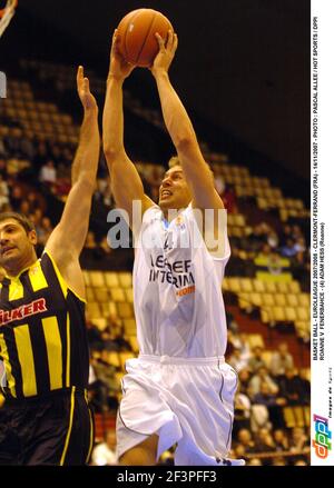 BASKET BALL - EUROLEGA 2007/2008 - CLERMONT-FERRAND (FRA) - 14/11/2007 - PHOTO : PASCAL ALLEE / HOT SPORTS / DPPI ROANNE V FENERBAHCE - (4) ADAM HESS (ROANNE) Foto Stock