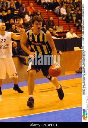 BASKET BALL - EUROLEGA 2007/2008 - CLERMONT-FERRAND (FRA) - 14/11/2007 - PHOTO : PASCAL ALLEE / HOT SPORTS / DPPI ROANNE V FENERBAHCE - (6) MIRSAD TURKCAN (FENERBAHCE) Foto Stock