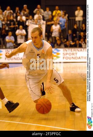 BASKET BALL - EUROLEGA 2007/2008 - CLERMONT-FERRAND (FRA) - 14/11/2007 - PHOTO : PASCAL ALLEE / HOT SPORTS / DPPI ROANNE V FENERBAHCE - (5) PIERRICK POUSET (ROANNE) Foto Stock