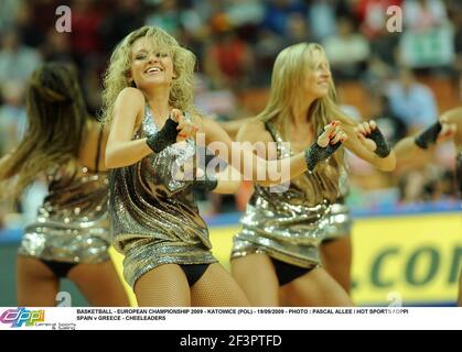 BASKETBALL - EUROPEAN CHAMPIONSHIP 2009 - KATOWICE (POL) - 19/09/2009 - PHOTO : PASCAL ALLEE / HOT SPORTS / DPPISPAIN V GREECE - CHEELEADERS Foto Stock