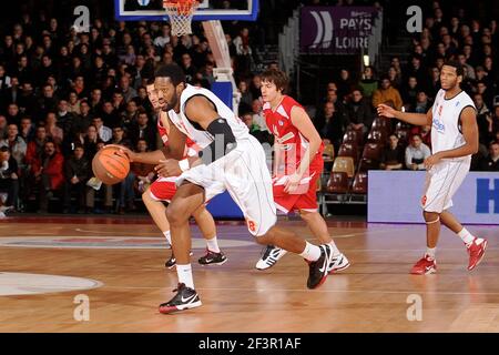 BASKETBALL - EUROCUP 2009/2010 - CHOLET (FRA) - 15/12/2009 - PHOTO : PASCAL ALLEE / HOT SPORTS / DPPI CHOLET V ETOILE ROUGE - ANTYWANE ROBINSON (CHO) Foto Stock