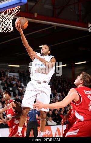 BASKETBALL - EUROCUP 2009/2010 - CHOLET (FRA) - 15/12/2009 - PHOTO : PASCAL ALLEE / HOT SPORTS / DPPI CHOLET V ETOILE ROUGE -SAMUEL MEJIA (CHO) Foto Stock