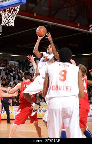 BASKETBALL - EUROCUP 2009/2010 - CHOLET (FRA) - 15/12/2009 - PHOTO : PASCAL ALLEE / HOT SPORTS / DPPI CHOLET V ETOILE ROUGE - MICKAEL GELABALE (CHI) Foto Stock