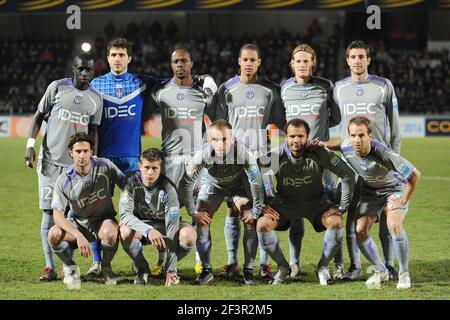 CALCIO - COPPA DELLA LEGA FRANCESE 2009/2010 - 1/4 FINALE - 27/01/2010 - EA GUINGAMP V TOULOUSE FC - FOTO PASCAL ALLEE / DPPI - SQUADRA TOULOUSE ( FILA POSTERIORE DA SINISTRA A DESTRA: CHEIK M'BENGUE / MATTHIEU VALVERDE / ALBIN EBONDO / DANIEL CONGRE / MAURO CETTO / KEVIN DUPUIS. PRIMA FILA: PANTXI SIRIEIX / FRANCK TABANOU / MATHIEU BERSON / DANIEL BRAATEN / ETIENNE DIDOT ) Foto Stock