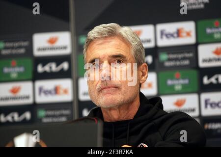 Kiev, Ucraina. 17 Marzo 2021. Kiev, UCRAINA - 17 MARZO 2021 - allenatore capo del FC Shakhtar Donetsk Luis Casto è visto durante la conferenza stampa in vista della UEFA Europa League Round del 16 seconda partita contro A.S. Roma alla NSC Olimpiyskyi, Kiev, capitale dell'Ucraina Credit: Ukrinform/Alamy Live News Foto Stock