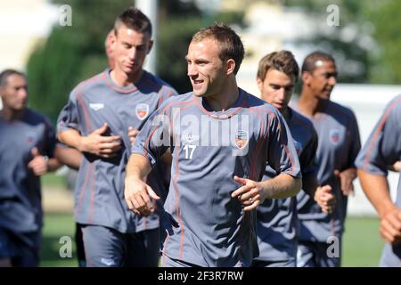 CALCIO - CAMPIONATO FRANCESE 2010/2011 - L1 - MISCS - INIZIO DELLA STAGIONE DI ALLENAMENTO DEL FC LORIENT - 21/06/2010 - FOTO PASCAL ALLEE / HOT SPORTS / DPPI - MAXIME BACA Foto Stock