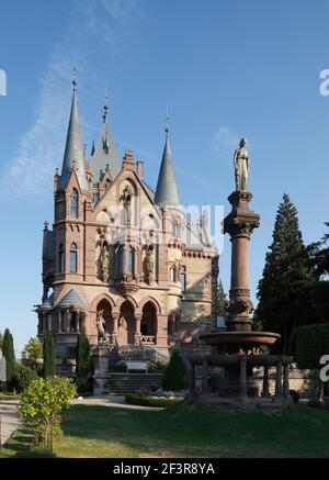 1882 bis 1884 in historiistischem Stil als Wohnsitz f¸r den Bˆrsenmakler, Bankier und sp‰teren Baron Stephan von Sarter (1833ñ1902) gebaut, Kˆnigswinte Foto Stock