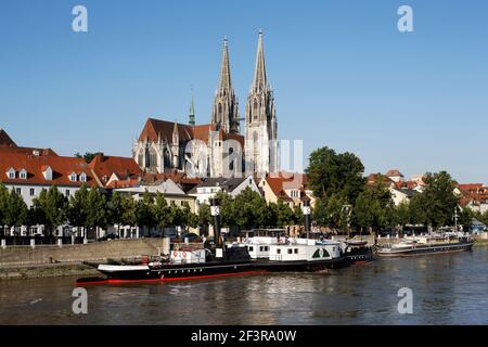 Blick von Nordosten ¸ber die Donau, Regensburg, Dom St. Peter Foto Stock