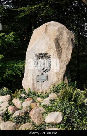 Muskau Park, che mostra la pietra Puckler sul lato polacco del parco. Si tratta di un famoso giardino inglese, situato al confine tra la Germania e Polan Foto Stock