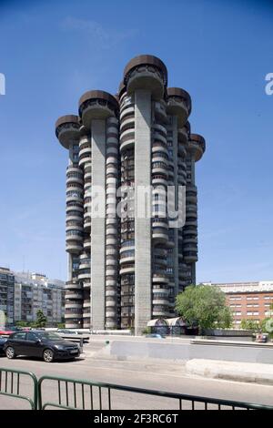 Edificio Torres Blancas, o edificio delle Torri bianche, un edificio di appartamenti progettato da Javier Saenz de Oiza (1962-1969) su Avenida de America, Madrid, S. Foto Stock