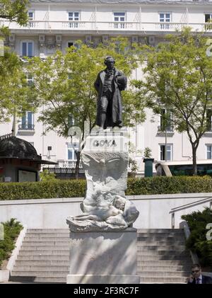 La Statua di Goya si trova vicino all'entrata nord del Museo del Prado, Madrid, Spagna. Foto Stock