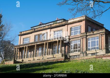 Ashburne House, un edificio storico di grado II, visto da Backhouse Park a Sunderland, Inghilterra nord-orientale, Regno Unito Foto Stock