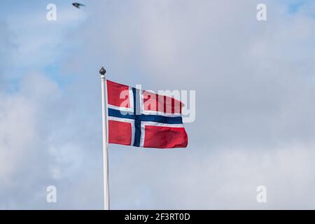 Bandiera della Norvegia che sventola nella brezza. Foto Stock